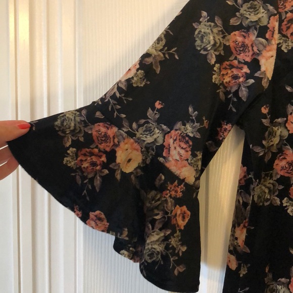 Bell sleeve velvet mini dress - Picture 4 of 4